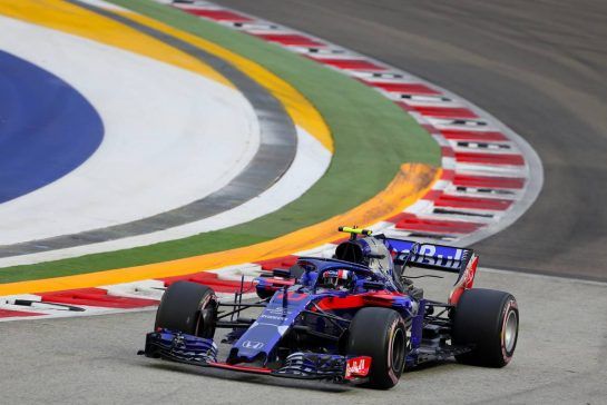 Pierre Gasly (FRA) Scuderia Toro Rosso 
15.09.2018. Formula 1 World Championship, Rd 15, Singapore Grand Prix, Marina Bay Street Circuit, Singapore, Qualifying Day.
- www.xpbimages.com, EMail: requests@xpbimages.com - copy of publication required for printed pictures. Every used picture is fee-liable. © Copyright: Charniaux / XPB Images