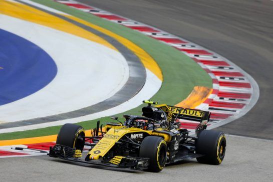 Carlos Sainz Jr (ESP) Renault F1 Team 
15.09.2018. Formula 1 World Championship, Rd 15, Singapore Grand Prix, Marina Bay Street Circuit, Singapore, Qualifying Day.
- www.xpbimages.com, EMail: requests@xpbimages.com - copy of publication required for printed pictures. Every used picture is fee-liable. © Copyright: Charniaux / XPB Images