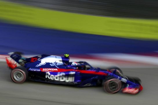 Pierre Gasly (FRA) Scuderia Toro Rosso
15.09.2018. Formula 1 World Championship, Rd 15, Singapore Grand Prix, Marina Bay Street Circuit, Singapore, Qualifying Day.
- www.xpbimages.com, EMail: requests@xpbimages.com - copy of publication required for printed pictures. Every used picture is fee-liable. © Copyright: Charniaux / XPB Images