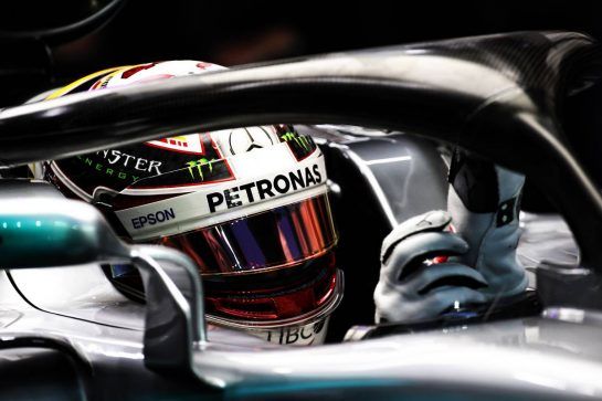 Lewis Hamilton (GBR) Mercedes AMG F1 W09.
15.09.2018. Formula 1 World Championship, Rd 15, Singapore Grand Prix, Marina Bay Street Circuit, Singapore, Qualifying Day.
- www.xpbimages.com, EMail: requests@xpbimages.com - copy of publication required for printed pictures. Every used picture is fee-liable. © Copyright: Batchelor / XPB Images