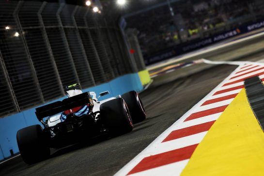 Sergey Sirotkin (RUS) Williams FW41.
15.09.2018. Formula 1 World Championship, Rd 15, Singapore Grand Prix, Marina Bay Street Circuit, Singapore, Qualifying Day.
- www.xpbimages.com, EMail: requests@xpbimages.com - copy of publication required for printed pictures. Every used picture is fee-liable. © Copyright: Batchelor / XPB Images