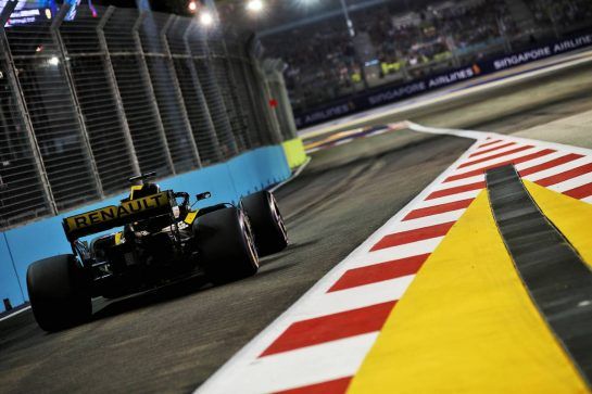 Nico Hulkenberg (GER) Renault Sport F1 Team RS18.
15.09.2018. Formula 1 World Championship, Rd 15, Singapore Grand Prix, Marina Bay Street Circuit, Singapore, Qualifying Day.
- www.xpbimages.com, EMail: requests@xpbimages.com - copy of publication required for printed pictures. Every used picture is fee-liable. © Copyright: Batchelor / XPB Images