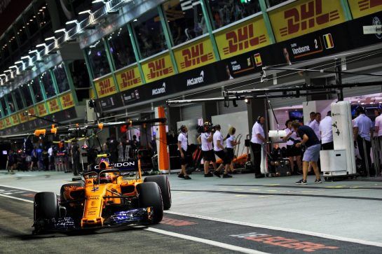 Stoffel Vandoorne (BEL) McLaren MCL33.
15.09.2018. Formula 1 World Championship, Rd 15, Singapore Grand Prix, Marina Bay Street Circuit, Singapore, Qualifying Day.
- www.xpbimages.com, EMail: requests@xpbimages.com - copy of publication required for printed pictures. Every used picture is fee-liable. © Copyright: Batchelor / XPB Images