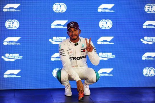 Lewis Hamilton (GBR) Mercedes AMG F1 celebrates his pole position in qualifying parc ferme.
15.09.2018. Formula 1 World Championship, Rd 15, Singapore Grand Prix, Marina Bay Street Circuit, Singapore, Qualifying Day.
- www.xpbimages.com, EMail: requests@xpbimages.com - copy of publication required for printed pictures. Every used picture is fee-liable. © Copyright: Batchelor / XPB Images
