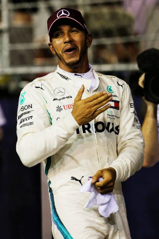 Lewis Hamilton (GBR) Mercedes AMG F1 celebrates his pole position in qualifying parc ferme.
15.09.2018. Formula 1 World Championship, Rd 15, Singapore Grand Prix, Marina Bay Street Circuit, Singapore, Qualifying Day.
- www.xpbimages.com, EMail: requests@xpbimages.com - copy of publication required for printed pictures. Every used picture is fee-liable. © Copyright: Moy / XPB Images