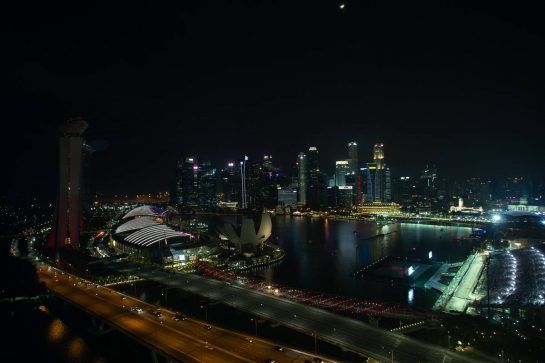 Night time scenic action.
15.09.2018. Formula 1 World Championship, Rd 15, Singapore Grand Prix, Marina Bay Street Circuit, Singapore, Qualifying Day.
- www.xpbimages.com, EMail: requests@xpbimages.com - copy of publication required for printed pictures. Every used picture is fee-liable. © Copyright: Bearne / XPB Images