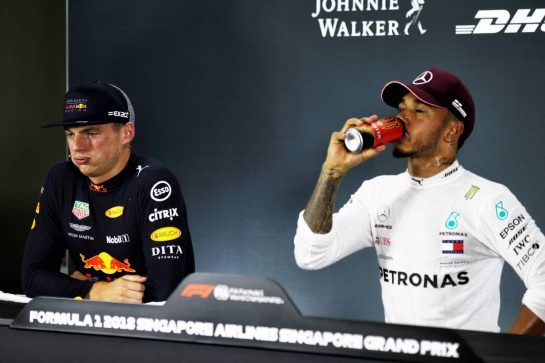 (L to R): Max Verstappen (NLD) Red Bull Racing and Lewis Hamilton (GBR) Mercedes AMG F1 in the post qualifying FIA Press Conference.
15.09.2018. Formula 1 World Championship, Rd 15, Singapore Grand Prix, Marina Bay Street Circuit, Singapore, Qualifying Day.
- www.xpbimages.com, EMail: requests@xpbimages.com - copy of publication required for printed pictures. Every used picture is fee-liable. © Copyright: Batchelor / XPB Images