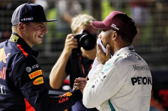 (L to R): second placed Max Verstappen (NLD) Red Bull Racing congratulates Lewis Hamilton (GBR) Mercedes AMG F1 on his pole position in qualifying parc ferme.
15.09.2018. Formula 1 World Championship, Rd 15, Singapore Grand Prix, Marina Bay Street Circuit, Singapore, Qualifying Day.
- www.xpbimages.com, EMail: requests@xpbimages.com - copy of publication required for printed pictures. Every used picture is fee-liable. © Copyright: Photo4 / XPB Images