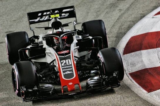 Romain Grosjean (FRA) Haas F1 Team VF-18.
15.09.2018. Formula 1 World Championship, Rd 15, Singapore Grand Prix, Marina Bay Street Circuit, Singapore, Qualifying Day.
- www.xpbimages.com, EMail: requests@xpbimages.com - copy of publication required for printed pictures. Every used picture is fee-liable. © Copyright: Moy / XPB Images