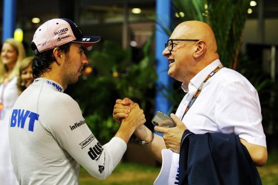Sergio Perez (MEX) Racing Point Force India F1 Team with Andreas Weissenbacher, BWT Chief Executive Officer.
15.09.2018. Formula 1 World Championship, Rd 15, Singapore Grand Prix, Marina Bay Street Circuit, Singapore, Qualifying Day.
- www.xpbimages.com, EMail: requests@xpbimages.com - copy of publication required for printed pictures. Every used picture is fee-liable. © Copyright: Moy / XPB Images