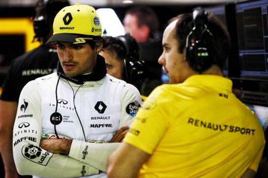 Carlos Sainz Jr (ESP) Renault Sport F1 Team.
15.09.2018. Formula 1 World Championship, Rd 15, Singapore Grand Prix, Marina Bay Street Circuit, Singapore, Qualifying Day.
- www.xpbimages.com, EMail: requests@xpbimages.com - copy of publication required for printed pictures. Every used picture is fee-liable. © Copyright: Batchelor / XPB Images