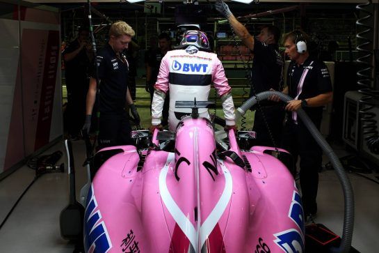 Sergio Perez (MEX) Racing Point Force India F1 VJM11.
15.09.2018. Formula 1 World Championship, Rd 15, Singapore Grand Prix, Marina Bay Street Circuit, Singapore, Qualifying Day.
- www.xpbimages.com, EMail: requests@xpbimages.com - copy of publication required for printed pictures. Every used picture is fee-liable. © Copyright: Batchelor / XPB Images