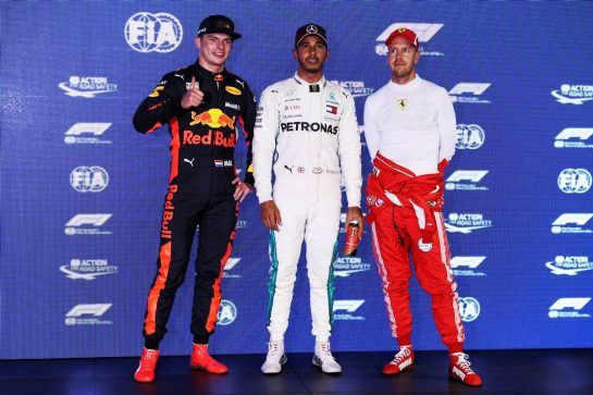 Qualifying top three in parc ferme (L to R): Max Verstappen (NLD) Red Bull Racing, second; Lewis Hamilton (GBR) Mercedes AMG F1, pole position; Sebastian Vettel (GER) Ferrari, third.
15.09.2018. Formula 1 World Championship, Rd 15, Singapore Grand Prix, Marina Bay Street Circuit, Singapore, Qualifying Day.
- www.xpbimages.com, EMail: requests@xpbimages.com - copy of publication required for printed pictures. Every used picture is fee-liable. © Copyright: Batchelor / XPB Images
