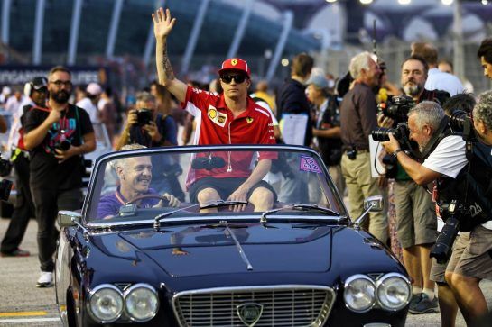 Kimi Raikkonen (FIN) Ferrari on the drivers parade.
16.09.2018. Formula 1 World Championship, Rd 15, Singapore Grand Prix, Marina Bay Street Circuit, Singapore, Race Day.
- www.xpbimages.com, EMail: requests@xpbimages.com - copy of publication required for printed pictures. Every used picture is fee-liable. © Copyright: Batchelor / XPB Images