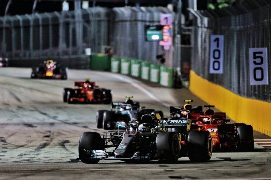 Lewis Hamilton (GBR) Mercedes AMG F1 W09.
16.09.2018. Formula 1 World Championship, Rd 15, Singapore Grand Prix, Marina Bay Street Circuit, Singapore, Race Day.
- www.xpbimages.com, EMail: requests@xpbimages.com - copy of publication required for printed pictures. Every used picture is fee-liable. © Copyright: Moy / XPB Images