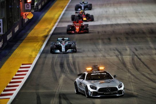 Lewis Hamilton (GBR) Mercedes AMG F1 W09 leads behind the FIA Safety Car.
16.09.2018. Formula 1 World Championship, Rd 15, Singapore Grand Prix, Marina Bay Street Circuit, Singapore, Race Day.
- www.xpbimages.com, EMail: requests@xpbimages.com - copy of publication required for printed pictures. Every used picture is fee-liable. © Copyright: Batchelor / XPB Images