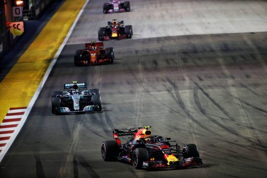 Max Verstappen (NLD) Red Bull Racing RB14.
16.09.2018. Formula 1 World Championship, Rd 15, Singapore Grand Prix, Marina Bay Street Circuit, Singapore, Race Day.
- www.xpbimages.com, EMail: requests@xpbimages.com - copy of publication required for printed pictures. Every used picture is fee-liable. © Copyright: Batchelor / XPB Images