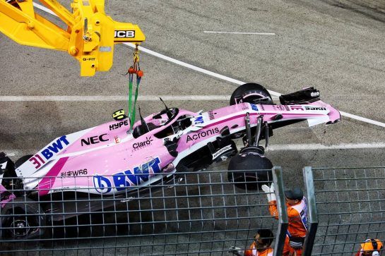 The Racing Point Force India F1 VJM11 of Esteban Ocon (FRA) Racing Point Force India F1 Team is craned from the circuit.
16.09.2018. Formula 1 World Championship, Rd 15, Singapore Grand Prix, Marina Bay Street Circuit, Singapore, Race Day.
- www.xpbimages.com, EMail: requests@xpbimages.com - copy of publication required for printed pictures. Every used picture is fee-liable. © Copyright: Charniaux / XPB Images