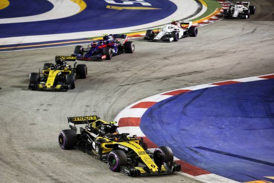 Carlos Sainz Jr (ESP) Renault Sport F1 Team RS18.
16.09.2018. Formula 1 World Championship, Rd 15, Singapore Grand Prix, Marina Bay Street Circuit, Singapore, Race Day.
- www.xpbimages.com, EMail: requests@xpbimages.com - copy of publication required for printed pictures. Every used picture is fee-liable. © Copyright: Charniaux / XPB Images