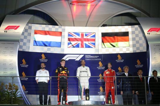 1st place Lewis Hamilton (GBR) Mercedes AMG F1 W09, 2nd place Max Verstappen (NLD) Red Bull Racing RB14 and 3rd place Sebastian Vettel (GER) Ferrari SF71H.
16.09.2018. Formula 1 World Championship, Rd 15, Singapore Grand Prix, Marina Bay Street Circuit, Singapore, Race Day.
- www.xpbimages.com, EMail: requests@xpbimages.com - copy of publication required for printed pictures. Every used picture is fee-liable. © Copyright: Batchelor / XPB Images