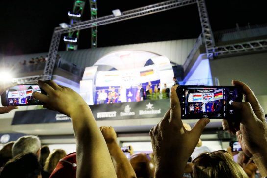 The podium (L to R): Max Verstappen (NLD) Red Bull Racing, second; Lewis Hamilton (GBR) Mercedes AMG F1, race winner; Sebastian Vettel (GER) Ferrari, third.
16.09.2018. Formula 1 World Championship, Rd 15, Singapore Grand Prix, Marina Bay Street Circuit, Singapore, Race Day.
- www.xpbimages.com, EMail: requests@xpbimages.com - copy of publication required for printed pictures. Every used picture is fee-liable. © Copyright: Charniaux / XPB Images