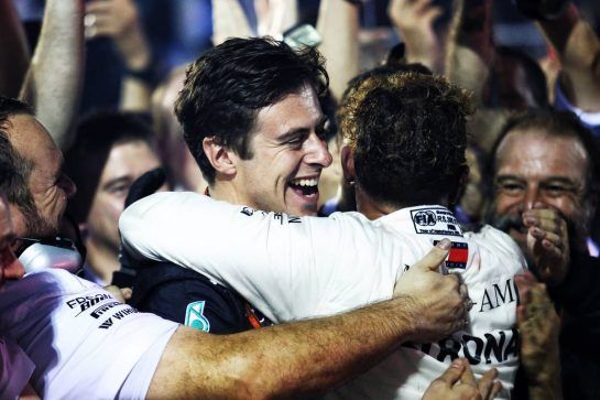 Race winner Lewis Hamilton (GBR) Mercedes AMG F1 celebrates in parc ferme.
16.09.2018. Formula 1 World Championship, Rd 15, Singapore Grand Prix, Marina Bay Street Circuit, Singapore, Race Day.
- www.xpbimages.com, EMail: requests@xpbimages.com - copy of publication required for printed pictures. Every used picture is fee-liable. © Copyright: Charniaux / XPB Images