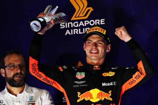 Max Verstappen (NLD) Red Bull Racing celebrates his second position on the podium.
16.09.2018. Formula 1 World Championship, Rd 15, Singapore Grand Prix, Marina Bay Street Circuit, Singapore, Race Day.
- www.xpbimages.com, EMail: requests@xpbimages.com - copy of publication required for printed pictures. Every used picture is fee-liable. © Copyright: Photo4 / XPB Images