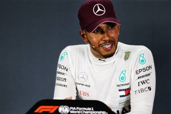 Race winner Lewis Hamilton (GBR) Mercedes AMG F1 in the post race FIA Press Conference.
16.09.2018. Formula 1 World Championship, Rd 15, Singapore Grand Prix, Marina Bay Street Circuit, Singapore, Race Day.
- www.xpbimages.com, EMail: requests@xpbimages.com - copy of publication required for printed pictures. Every used picture is fee-liable. © Copyright: Bearne / XPB Images