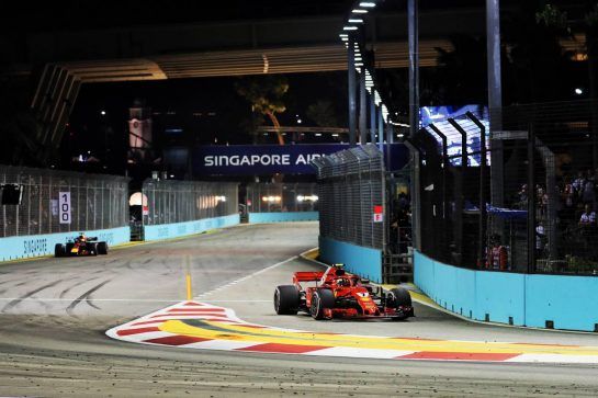 Kimi Raikkonen (FIN) Ferrari SF71H heads into the pits.
16.09.2018. Formula 1 World Championship, Rd 15, Singapore Grand Prix, Marina Bay Street Circuit, Singapore, Race Day.
- www.xpbimages.com, EMail: requests@xpbimages.com - copy of publication required for printed pictures. Every used picture is fee-liable. © Copyright: Photo4 / XPB Images