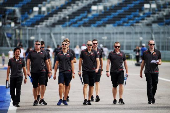 Romain Grosjean (FRA) Haas F1 Team walks the circuit with the team.
27.09.2018. Formula 1 World Championship, Rd 16, Russian Grand Prix, Sochi Autodrom, Sochi, Russia, Preparation Day.
- www.xpbimages.com, EMail: requests@xpbimages.com - copy of publication required for printed pictures. Every used picture is fee-liable. © Copyright: Batchelor / XPB Images