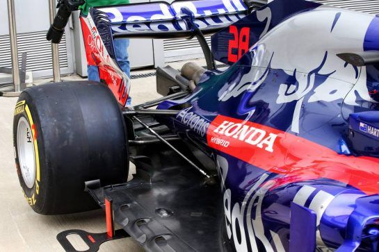 Scuderia Toro Rosso STR13 rear wing detail.
27.09.2018. Formula 1 World Championship, Rd 16, Russian Grand Prix, Sochi Autodrom, Sochi, Russia, Preparation Day.
- www.xpbimages.com, EMail: requests@xpbimages.com - copy of publication required for printed pictures. Every used picture is fee-liable. © Copyright: Batchelor / XPB Images