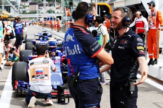 Red Bull Racing and Scuderia Toro Rosso at the pit lane exit.
28.09.2018. Formula 1 World Championship, Rd 16, Russian Grand Prix, Sochi Autodrom, Sochi, Russia, Practice Day.
- www.xpbimages.com, EMail: requests@xpbimages.com - copy of publication required for printed pictures. Every used picture is fee-liable. © Copyright: Batchelor / XPB Images