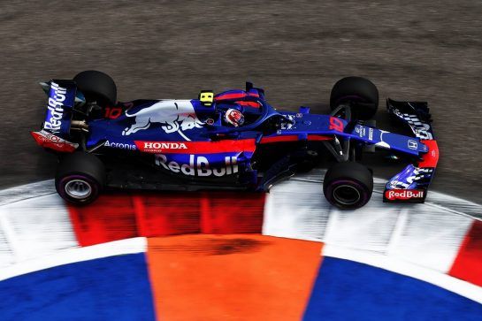 Pierre Gasly (FRA) Scuderia Toro Rosso STR13.
28.09.2018. Formula 1 World Championship, Rd 16, Russian Grand Prix, Sochi Autodrom, Sochi, Russia, Practice Day.
- www.xpbimages.com, EMail: requests@xpbimages.com - copy of publication required for printed pictures. Every used picture is fee-liable. © Copyright: Batchelor / XPB Images