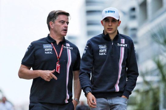 (L to R): Andy Stevenson (GBR) Racing Point Force India F1 Team Manager with Esteban Ocon (FRA) Racing Point Force India F1 Team.
28.09.2018. Formula 1 World Championship, Rd 16, Russian Grand Prix, Sochi Autodrom, Sochi, Russia, Practice Day.
- www.xpbimages.com, EMail: requests@xpbimages.com - copy of publication required for printed pictures. Every used picture is fee-liable. © Copyright: Moy / XPB Images