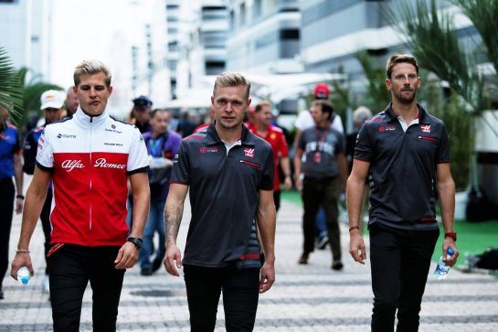 (L to R): Marcus Ericsson (SWE) Sauber F1 Team with Kevin Magnussen (DEN) Haas F1 Team and Romain Grosjean (FRA) Haas F1 Team.
28.09.2018. Formula 1 World Championship, Rd 16, Russian Grand Prix, Sochi Autodrom, Sochi, Russia, Practice Day.
- www.xpbimages.com, EMail: requests@xpbimages.com - copy of publication required for printed pictures. Every used picture is fee-liable. © Copyright: Moy / XPB Images