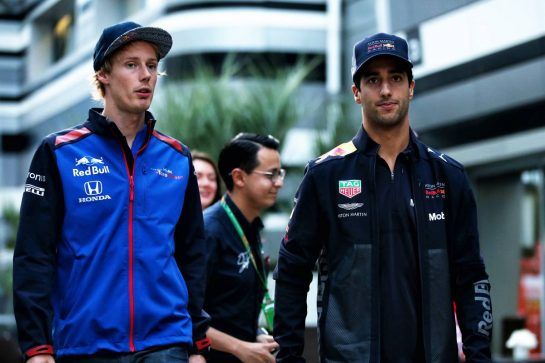 (L to R): Brendon Hartley (NZL) Scuderia Toro Rosso with Daniel Ricciardo (AUS) Red Bull Racing.
28.09.2018. Formula 1 World Championship, Rd 16, Russian Grand Prix, Sochi Autodrom, Sochi, Russia, Practice Day.
- www.xpbimages.com, EMail: requests@xpbimages.com - copy of publication required for printed pictures. Every used picture is fee-liable. © Copyright: Batchelor / XPB Images