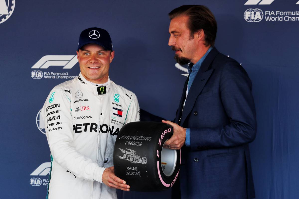 Valtteri Bottas (FIN) Mercedes AMG F1 with his Pirelli Pole Position award.