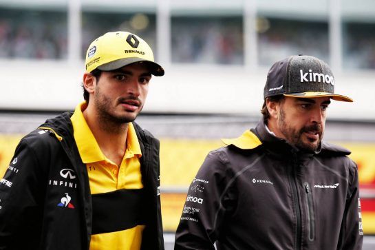 (L to R): Carlos Sainz Jr (ESP) Renault Sport F1 Team and Fernando Alonso (ESP) McLaren on the drivers parade.
30.09.2018. Formula 1 World Championship, Rd 16, Russian Grand Prix, Sochi Autodrom, Sochi, Russia, Race Day.
- www.xpbimages.com, EMail: requests@xpbimages.com - copy of publication required for printed pictures. Every used picture is fee-liable. © Copyright: Batchelor / XPB Images