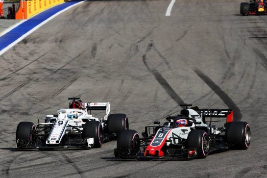 Marcus Ericsson (SWE) Sauber C37 and Romain Grosjean (FRA) Haas F1 Team VF-18 battle for position.
30.09.2018. Formula 1 World Championship, Rd 16, Russian Grand Prix, Sochi Autodrom, Sochi, Russia, Race Day.
- www.xpbimages.com, EMail: requests@xpbimages.com - copy of publication required for printed pictures. Every used picture is fee-liable. © Copyright: Charniaux / XPB Images