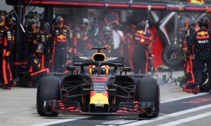 Ricciardo caught out by first lap 'double-whammy'