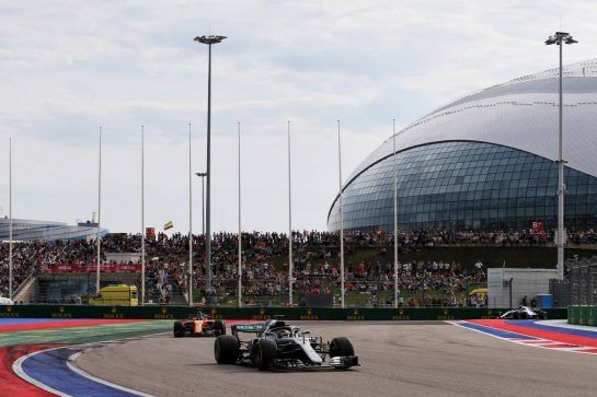 Lewis Hamilton (GBR) Mercedes AMG F1 W09.
30.09.2018. Formula 1 World Championship, Rd 16, Russian Grand Prix, Sochi Autodrom, Sochi, Russia, Race Day.
- www.xpbimages.com, EMail: requests@xpbimages.com - copy of publication required for printed pictures. Every used picture is fee-liable. © Copyright: Moy / XPB Images