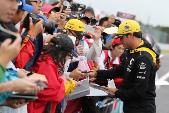 Carlos Sainz Jr (ESP) Renault F1 Team
04.10.2018. Formula 1 World Championship, Rd 17, Japanese Grand Prix, Suzuka, Japan, Preparation Day.
- www.xpbimages.com, EMail: requests@xpbimages.com - copy of publication required for printed pictures. Every used picture is fee-liable. © Copyright: Charniaux / XPB Images
