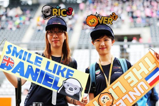Red Bull Racing fans.
04.10.2018. Formula 1 World Championship, Rd 17, Japanese Grand Prix, Suzuka, Japan, Preparation Day.
- www.xpbimages.com, EMail: requests@xpbimages.com - copy of publication required for printed pictures. Every used picture is fee-liable. © Copyright: Moy / XPB Images