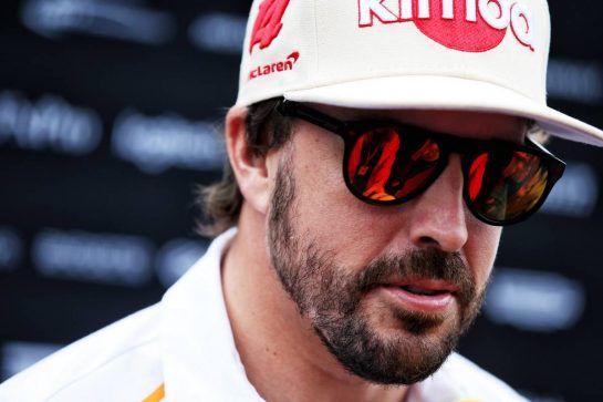 Fernando Alonso (ESP) McLaren.
04.10.2018. Formula 1 World Championship, Rd 17, Japanese Grand Prix, Suzuka, Japan, Preparation Day.
- www.xpbimages.com, EMail: requests@xpbimages.com - copy of publication required for printed pictures. Every used picture is fee-liable. © Copyright: Batchelor / XPB Images