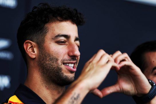 Daniel Ricciardo (AUS) Red Bull Racing.
04.10.2018. Formula 1 World Championship, Rd 17, Japanese Grand Prix, Suzuka, Japan, Preparation Day.
- www.xpbimages.com, EMail: requests@xpbimages.com - copy of publication required for printed pictures. Every used picture is fee-liable. © Copyright: Moy / XPB Images