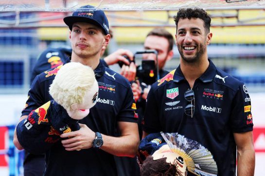 (L to R): Max Verstappen (NLD) Red Bull Racing with team mate Daniel Ricciardo (AUS) Red Bull Racing.
04.10.2018. Formula 1 World Championship, Rd 17, Japanese Grand Prix, Suzuka, Japan, Preparation Day.
- www.xpbimages.com, EMail: requests@xpbimages.com - copy of publication required for printed pictures. Every used picture is fee-liable. © Copyright: Moy / XPB Images