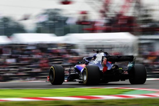 Brendon Hartley (NZL) Scuderia Toro Rosso STR13.
05.10.2018. Formula 1 World Championship, Rd 17, Japanese Grand Prix, Suzuka, Japan, Practice Day.
- www.xpbimages.com, EMail: requests@xpbimages.com - copy of publication required for printed pictures. Every used picture is fee-liable. © Copyright: Moy / XPB Images