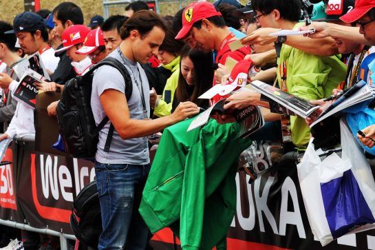 Felipe Massa (BRA) signs autographs for the fans.
05.10.2018. Formula 1 World Championship, Rd 17, Japanese Grand Prix, Suzuka, Japan, Practice Day.
- www.xpbimages.com, EMail: requests@xpbimages.com - copy of publication required for printed pictures. Every used picture is fee-liable. © Copyright: Photo4 / XPB Images