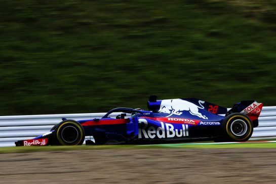 Brendon Hartley (NZL) Scuderia Toro Rosso STR13.
05.10.2018. Formula 1 World Championship, Rd 17, Japanese Grand Prix, Suzuka, Japan, Practice Day.
- www.xpbimages.com, EMail: requests@xpbimages.com - copy of publication required for printed pictures. Every used picture is fee-liable. © Copyright: Moy / XPB Images