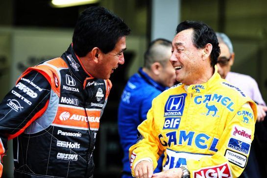 (L to R): Aguri Suzuki (JPN) with Satoru Nakajima (JPN).
05.10.2018. Formula 1 World Championship, Rd 17, Japanese Grand Prix, Suzuka, Japan, Practice Day.
- www.xpbimages.com, EMail: requests@xpbimages.com - copy of publication required for printed pictures. Every used picture is fee-liable. © Copyright: Moy / XPB Images